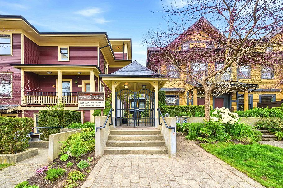 1837 Charles Street Vancouver, BC - 34