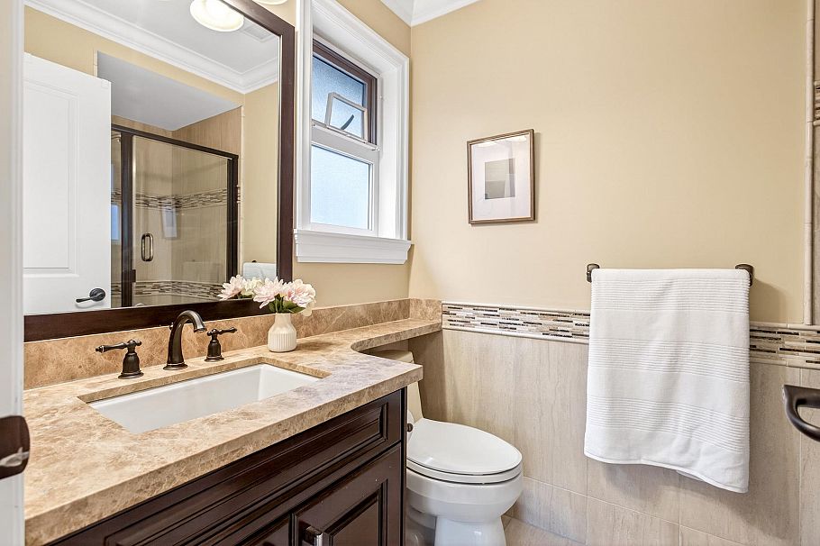 4532 W 15th Avenue Vancouver, BC - 30