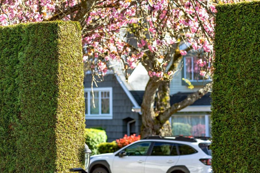 3587 W 38th Avenue Vancouver, BC - 38