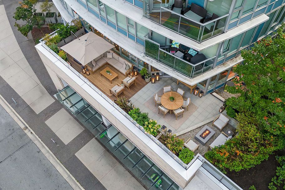 202 689 Abbott Street Vancouver, BC - 1