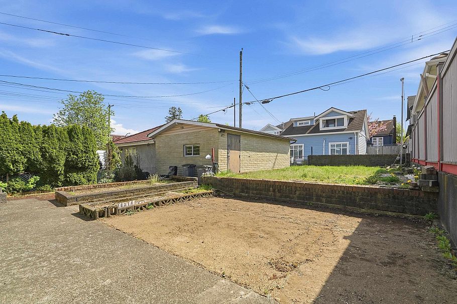 3090 Kitchener Street Vancouver, BC - 27