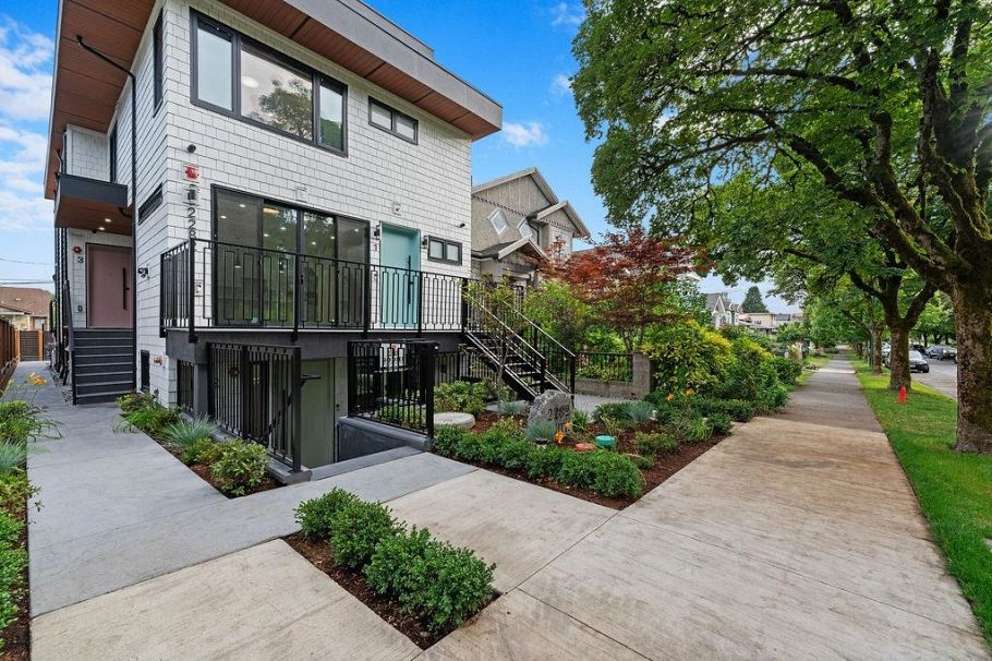 3 2282 E 8th Avenue Vancouver, BC - 38