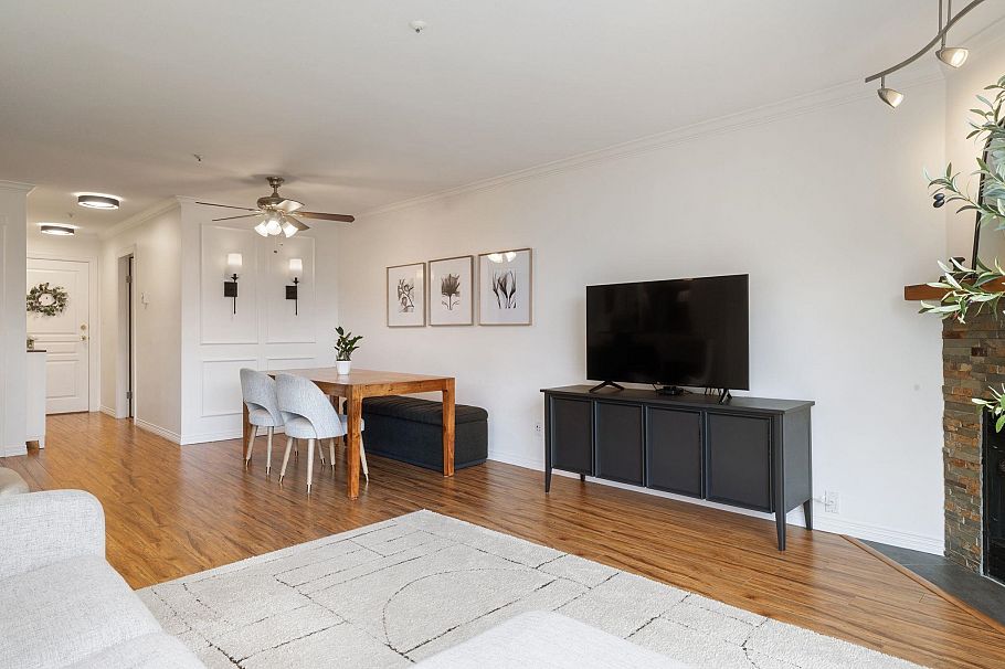 212 8450 Jellicoe Street Vancouver, BC - 12