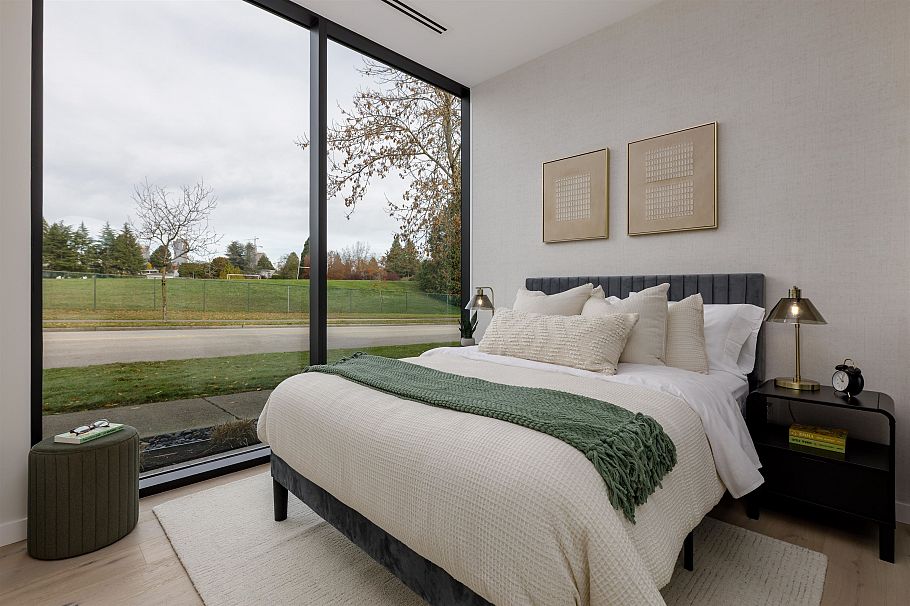 713 688 W 57th Avenue Vancouver, BC - 9