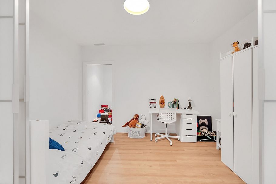 107 1500 Fern Street North Vancouver, BC - 16