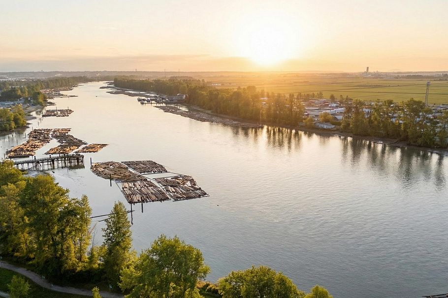 212 8450 Jellicoe Street Vancouver, BC - 36