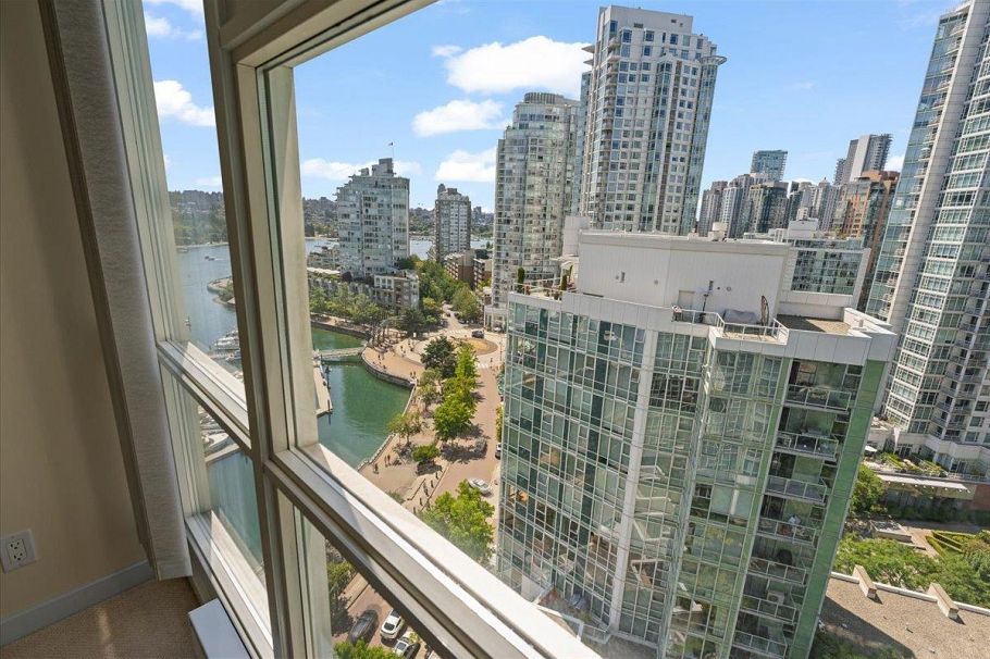 1903 1077 Marinaside Crescent Vancouver, BC - 21