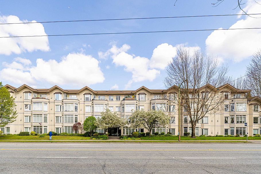 301 2677 E Broadway Vancouver, BC - 2