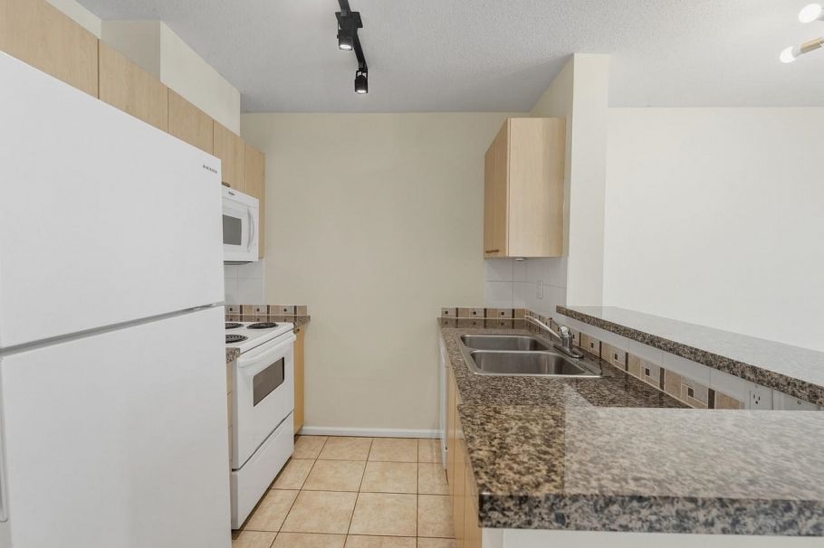 1209 1420 W Georgia Street Vancouver, BC - 2