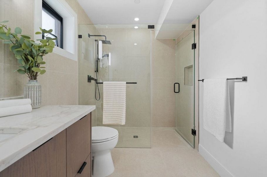 3 2282 E 8th Avenue Vancouver, BC - 29