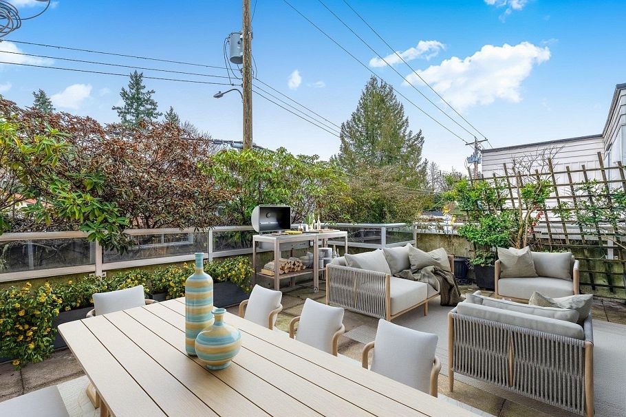 207 1990 Dunbar Street Vancouver, BC - 2