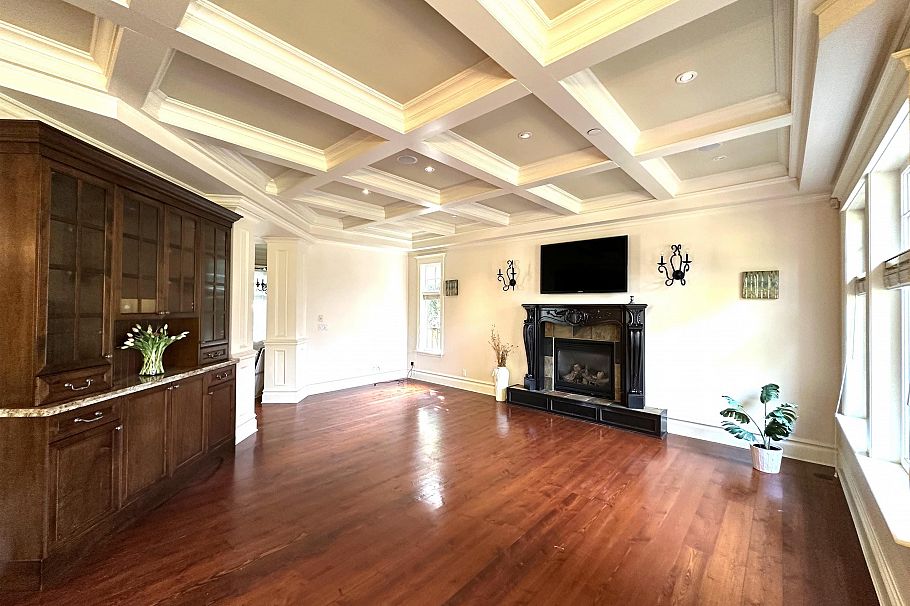 2655 W 37th Avenue Vancouver, BC - 2