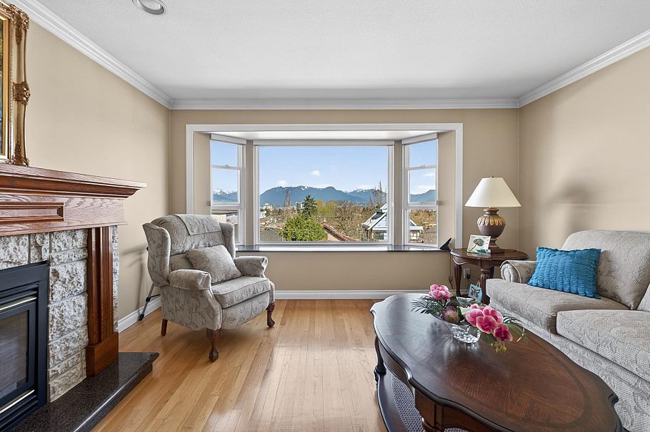 1627 E 34th Avenue Vancouver, BC - 1