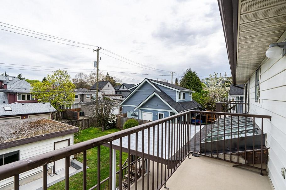 2235 W 16th Avenue Vancouver, BC - 32