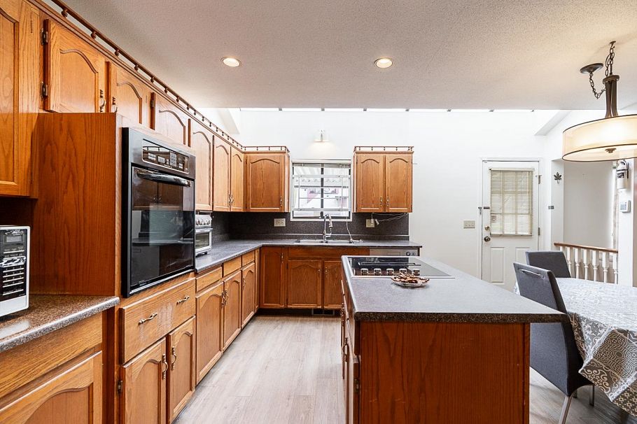 2235 W 16th Avenue Vancouver, BC - 28