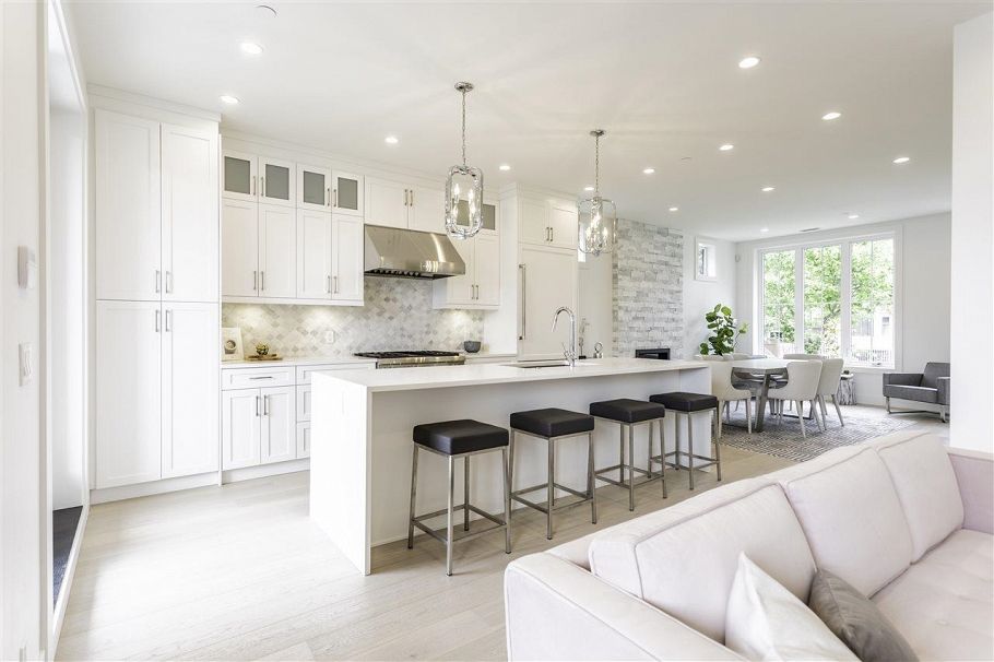 1221 Rossland Street Vancouver, BC - 4