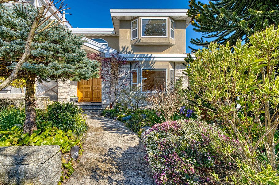 1627 E 34th Avenue Vancouver, BC - 2
