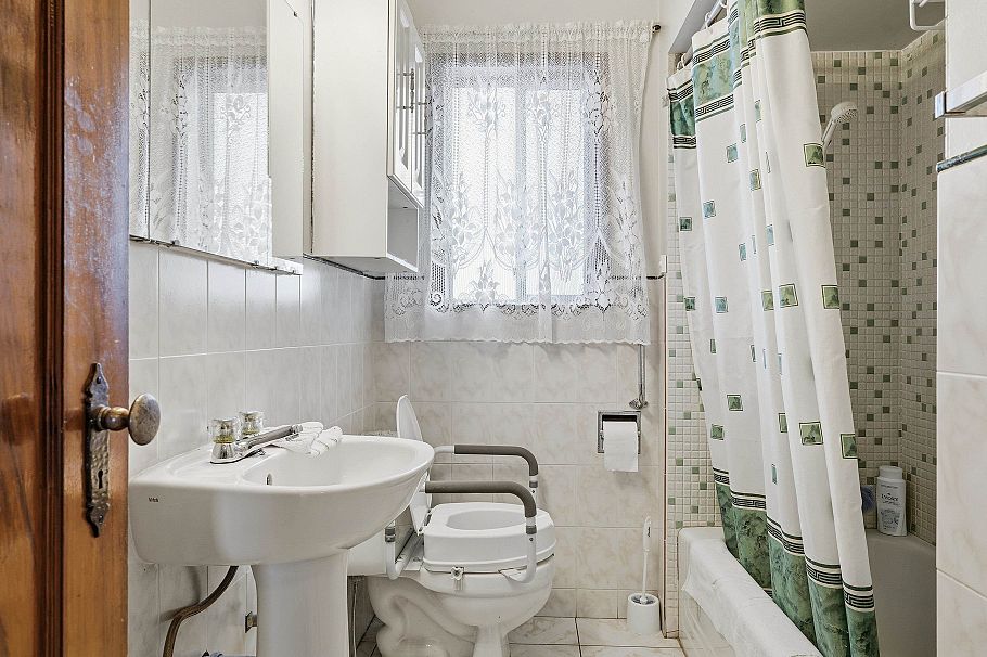 3090 Kitchener Street Vancouver, BC - 14