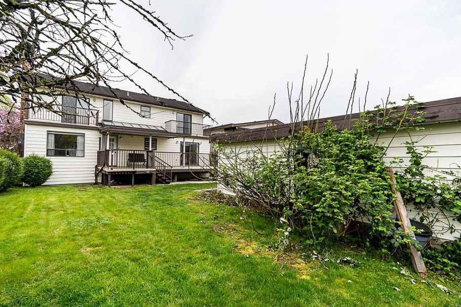 2235 W 16th Avenue Vancouver, BC - 35
