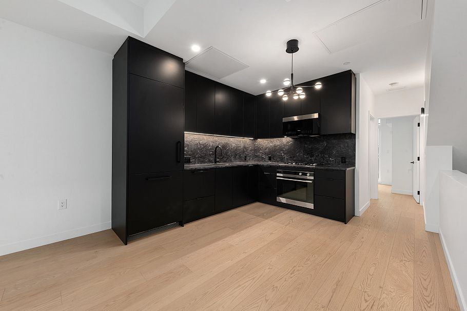 122 650 E 2nd Street North Vancouver, BC - 12