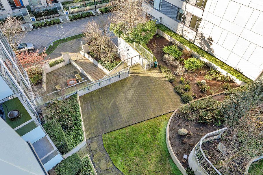 601 1550 Fern Street North Vancouver, BC - 25