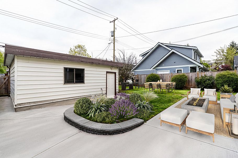 2235 W 16th Avenue Vancouver, BC - 11