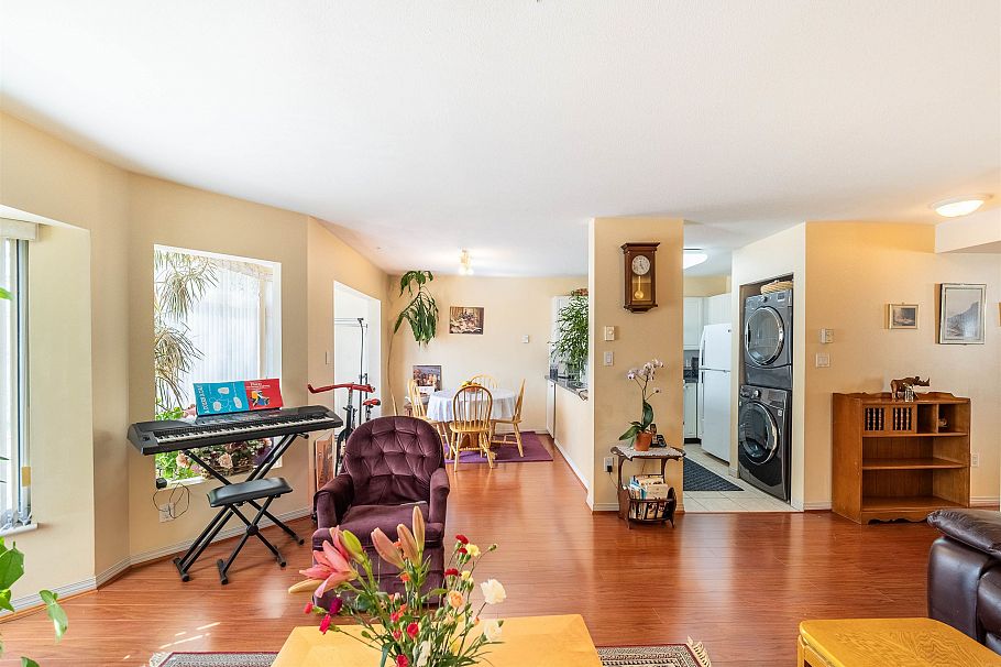 301 2677 E Broadway Vancouver, BC - 1