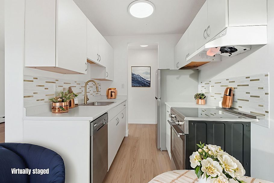 407 145 St. Georges Avenue North Vancouver, BC - 3