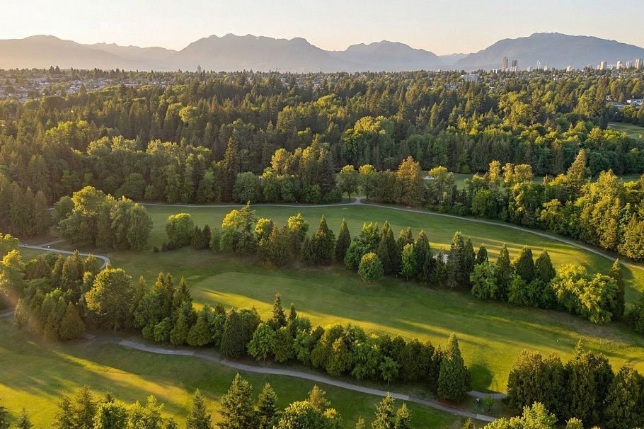 212 8450 Jellicoe Street Vancouver, BC - 34