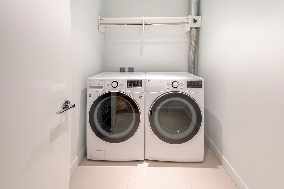 107 1500 Fern Street North Vancouver, BC - 18