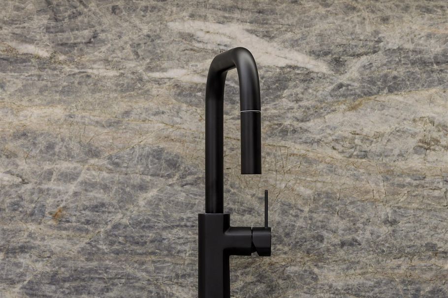 611 688 W 57th Avenue Vancouver, BC - 2