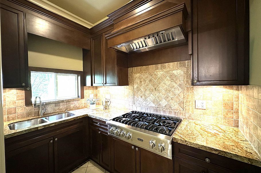 2655 W 37th Avenue Vancouver, BC - 8