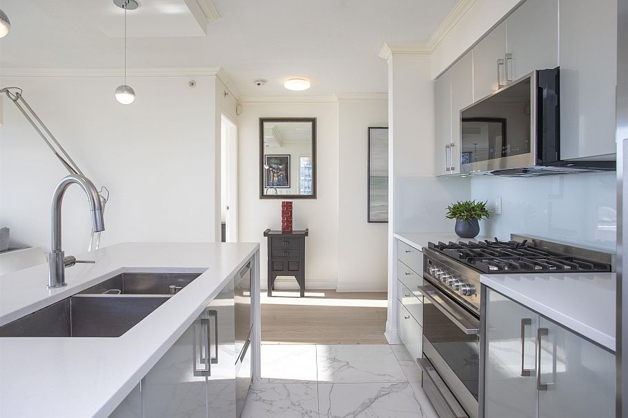 302 1438 Richards Street Vancouver, BC - 11