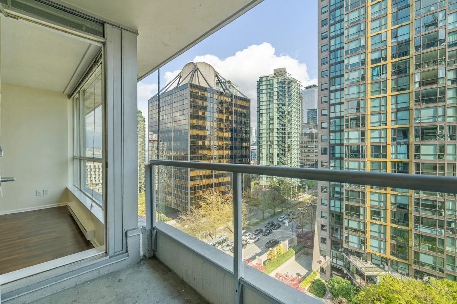 1209 1420 W Georgia Street Vancouver, BC - 17