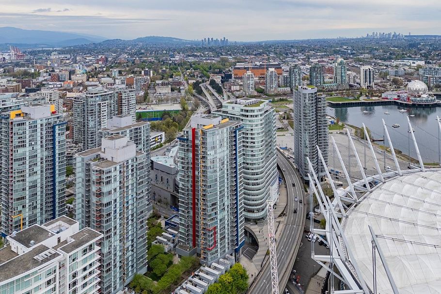 2609 111 W Georgia Street Vancouver, BC - 4