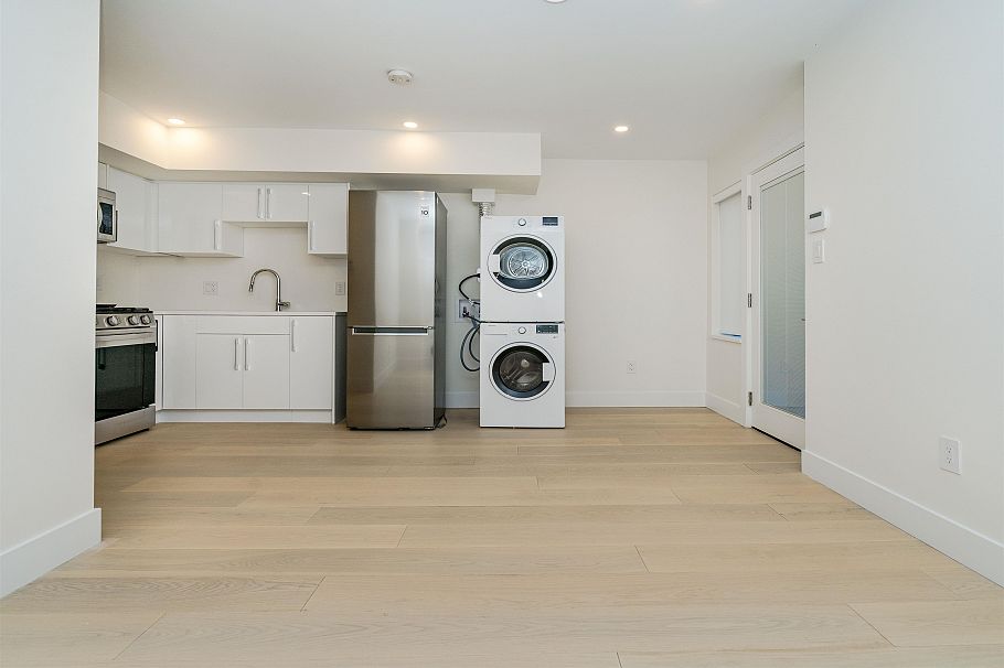 3321 W 37th Avenue Vancouver, BC - 23