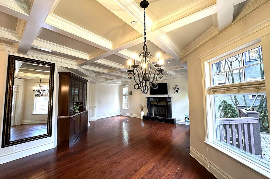 2655 W 37th Avenue Vancouver, BC - 3