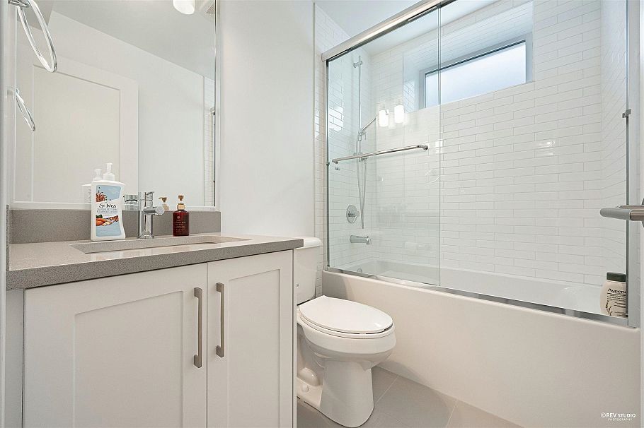 1221 Rossland Street Vancouver, BC - 25