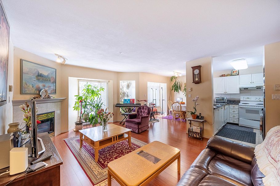 301 2677 E Broadway Vancouver, BC - 9