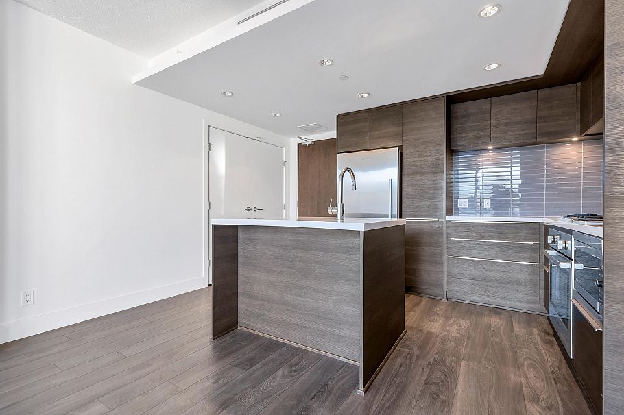 601 1550 Fern Street North Vancouver, BC - 12