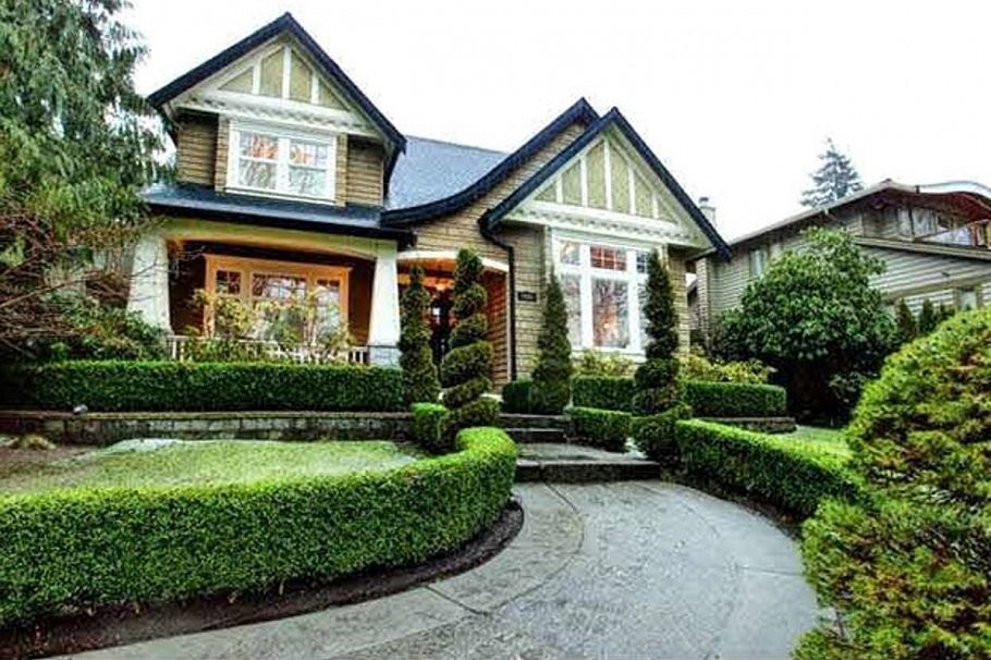 2655 W 37th Avenue Vancouver, BC - 1