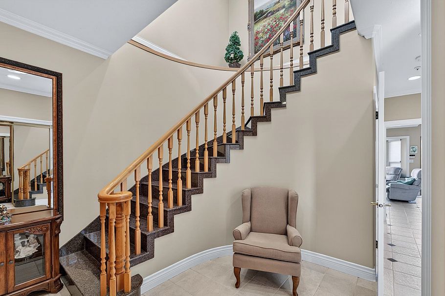 1627 E 34th Avenue Vancouver, BC - 5