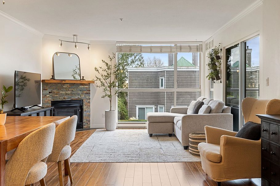 212 8450 Jellicoe Street Vancouver, BC - 2