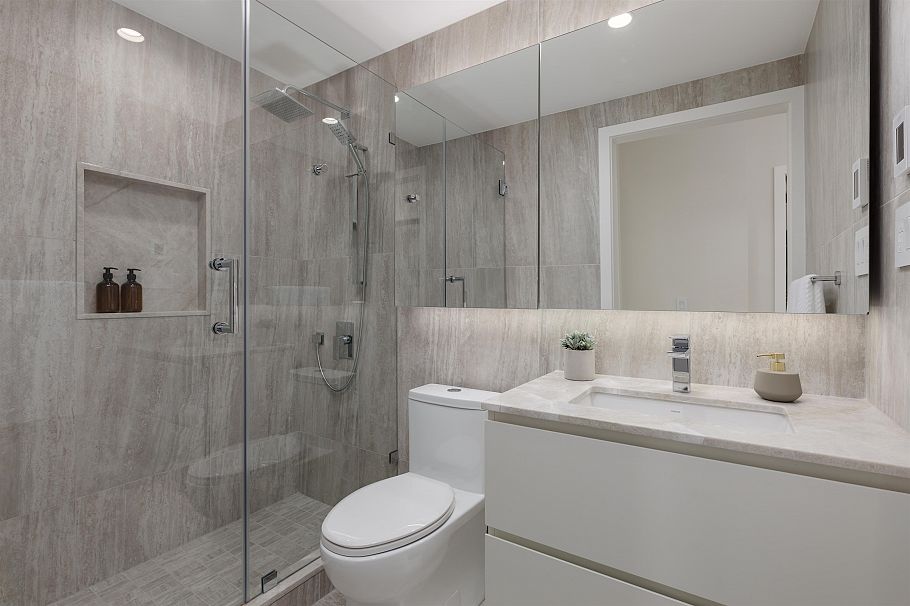 713 688 W 57th Avenue Vancouver, BC - 8