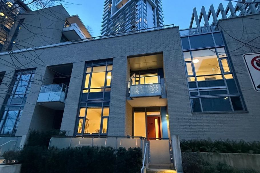 107 1500 Fern Street North Vancouver, BC - 2