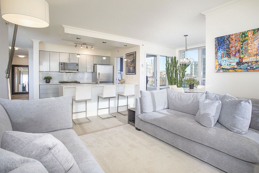 302 1438 Richards Street Vancouver, BC - 3