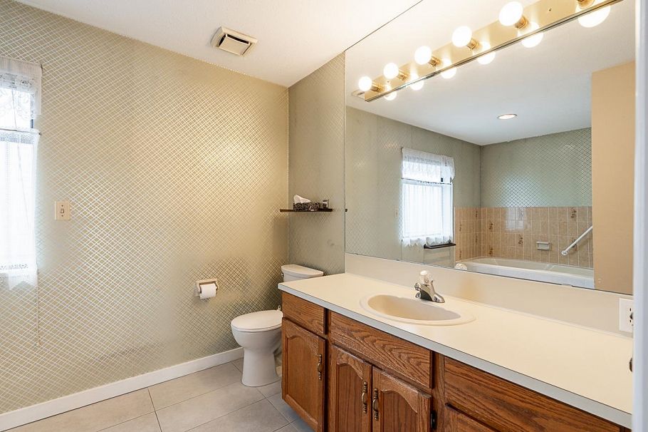 2235 W 16th Avenue Vancouver, BC - 14