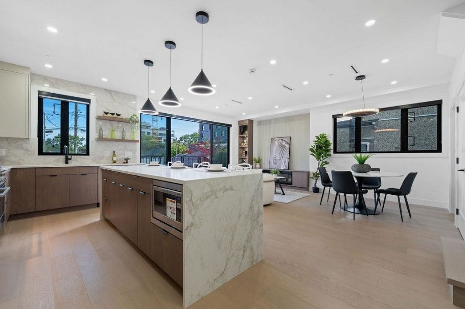 3 2282 E 8th Avenue Vancouver, BC - 5