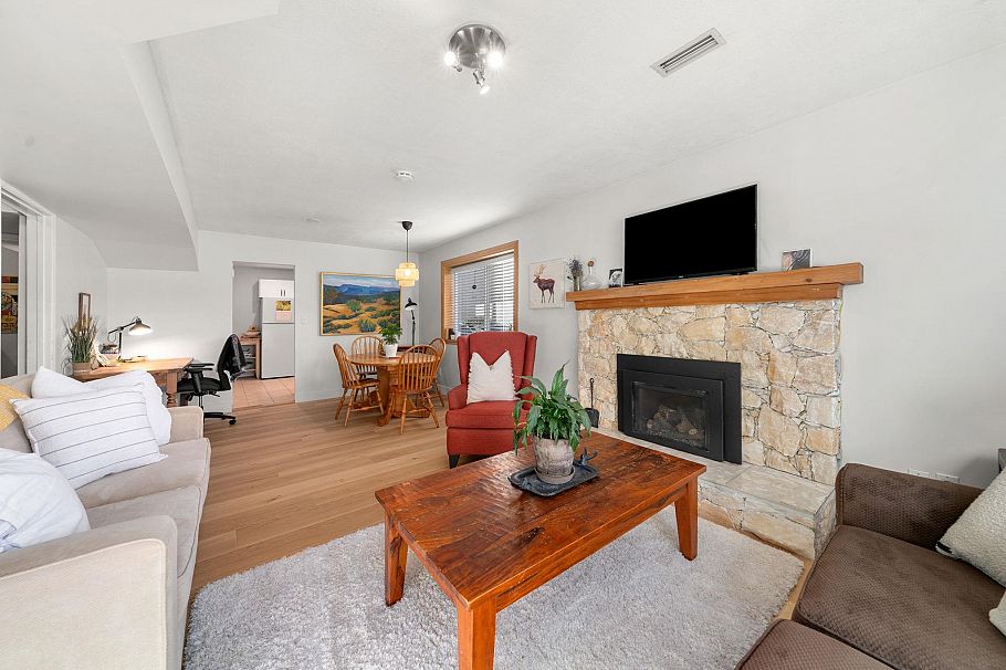 3300 Mahon Avenue North Vancouver, BC - 28