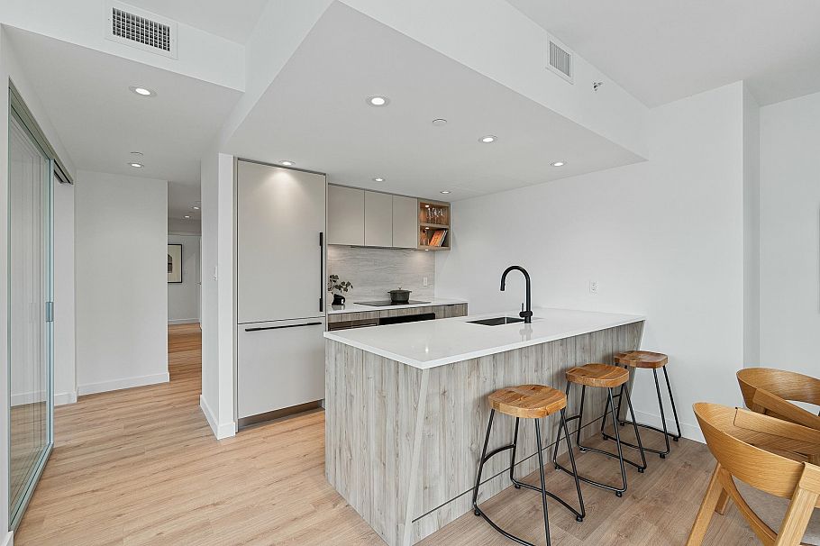 703 755 Harbourside Drive North Vancouver, BC - 7